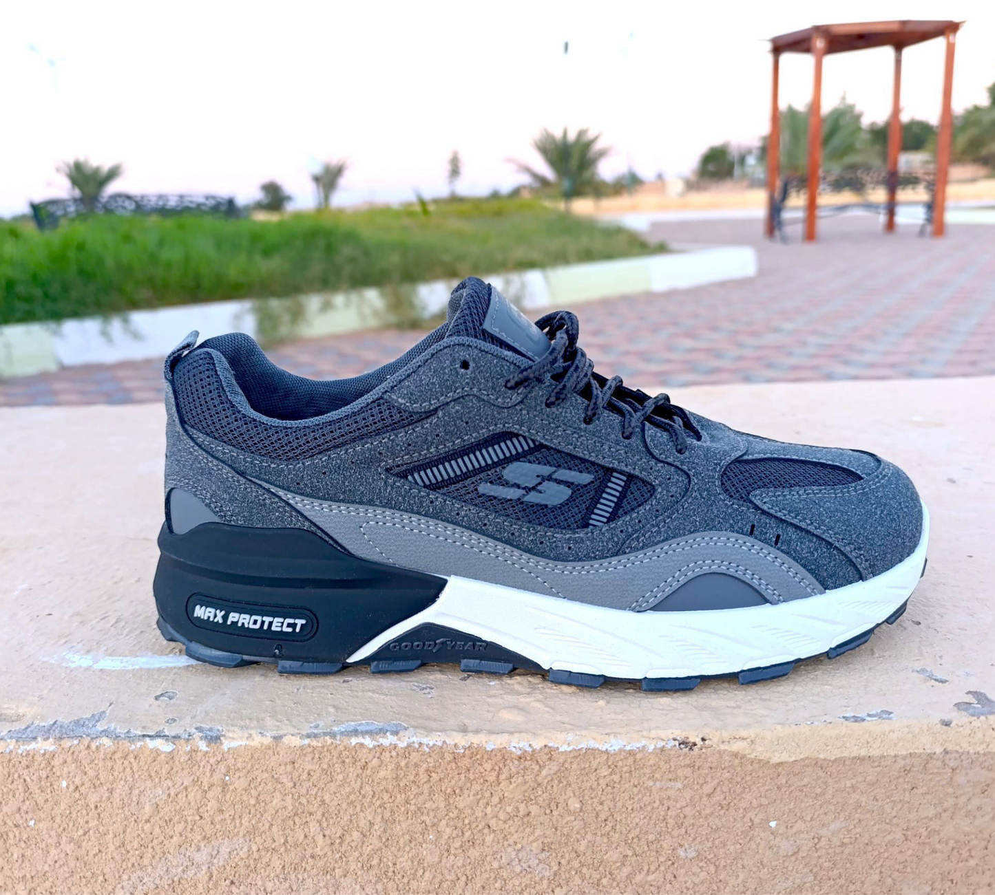 Skechers Max Protect